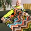 [Вязание] [Вяжи ру] [Stephen West] Вязаный спицами плед Brioripple Blanket двухцветной резинко...jpg